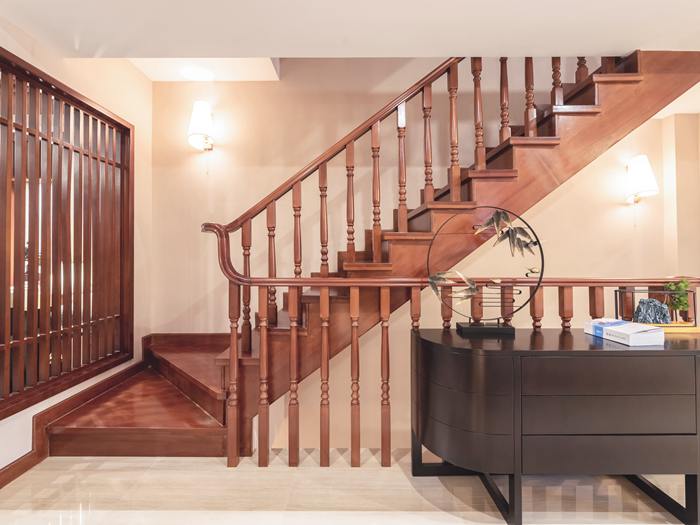 家用伸缩楼梯如何选择  家用伸缩楼梯都有什么材质