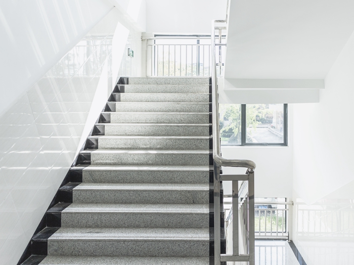 办公楼楼梯设计规范 楼梯用什么材料比较好？
