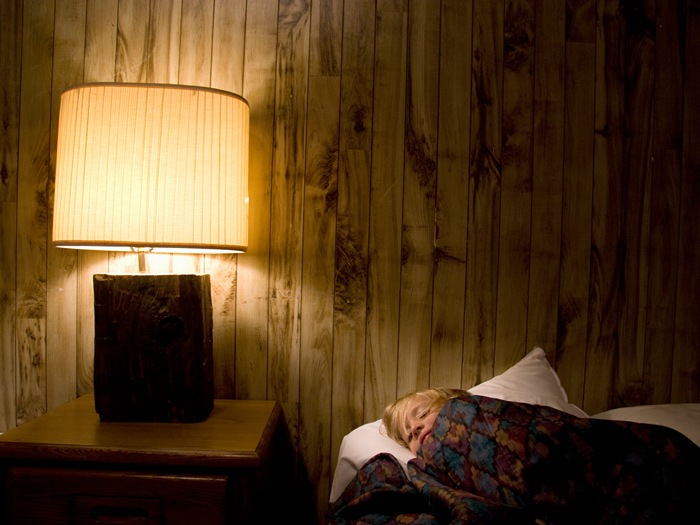 欧式台灯卧室床头灯哪种好 卧室灯选购注意事项